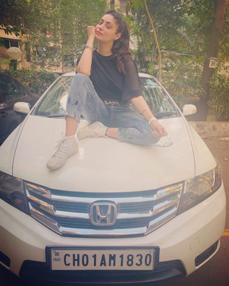 Gurleen Chopra Instagram - Welcome to another year in the fast lane 🚗.... HAPPY BDAY my Super fast .... 🚗🎂💐🤘🏻❤️💋
