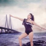 Gurleen Chopra Instagram – Be somebody who is very difficult to Replace 🌟 Worli Seaface