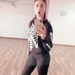 Gurleen Chopra Instagram – Good new for my Telugu fans first time m performing on my Superhit song WHY RAJU …. on pro kabaddi league GEMINI TV Padamma Gudi Temple ,Banjara Hills , Hyderabad