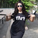 Gurleen Chopra Instagram - #ContestAlert (read full post) Flirting is a woman's trade, one must keep in practice. 😂 . I'm hosting a giveaway in association with @roundneck.in And I'm gonna giveaway 4 funky and classy t-shirt from their awesome collection. 👕 Rules: 1. Follow me @igurleenchopra & @roundneck.in 2. Like our recent posts.👍 3. Tag 5 friends and tell me in comment "which t-shirt you would like to gift them and why?" 4. There will be 2 winners, You and your friend both will get a t-shirt each. (Only for people living in India) 🇮🇳 5. Contest ends on 15th January 2019. Get set go 🚤💪 I'm wearing #Flirt printed dress by @roundneck.in PC 📸 @darshan_bhanushali_photography MUA💄@priyakhatry Glasses @hm Collaboration and shoot managed by @whiteantelope__ @mediatribein Mumbai, Maharashtra