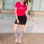 Gurleen Chopra Instagram - The sun sets in the west for 2019 & rises for a bright new tomorrow, unfolding a new year with brightness & hope ..... last pic of 2019 ...., love u all guys 🙏🏻 Tee- @roundneck.in Mumbai, Maharashtra