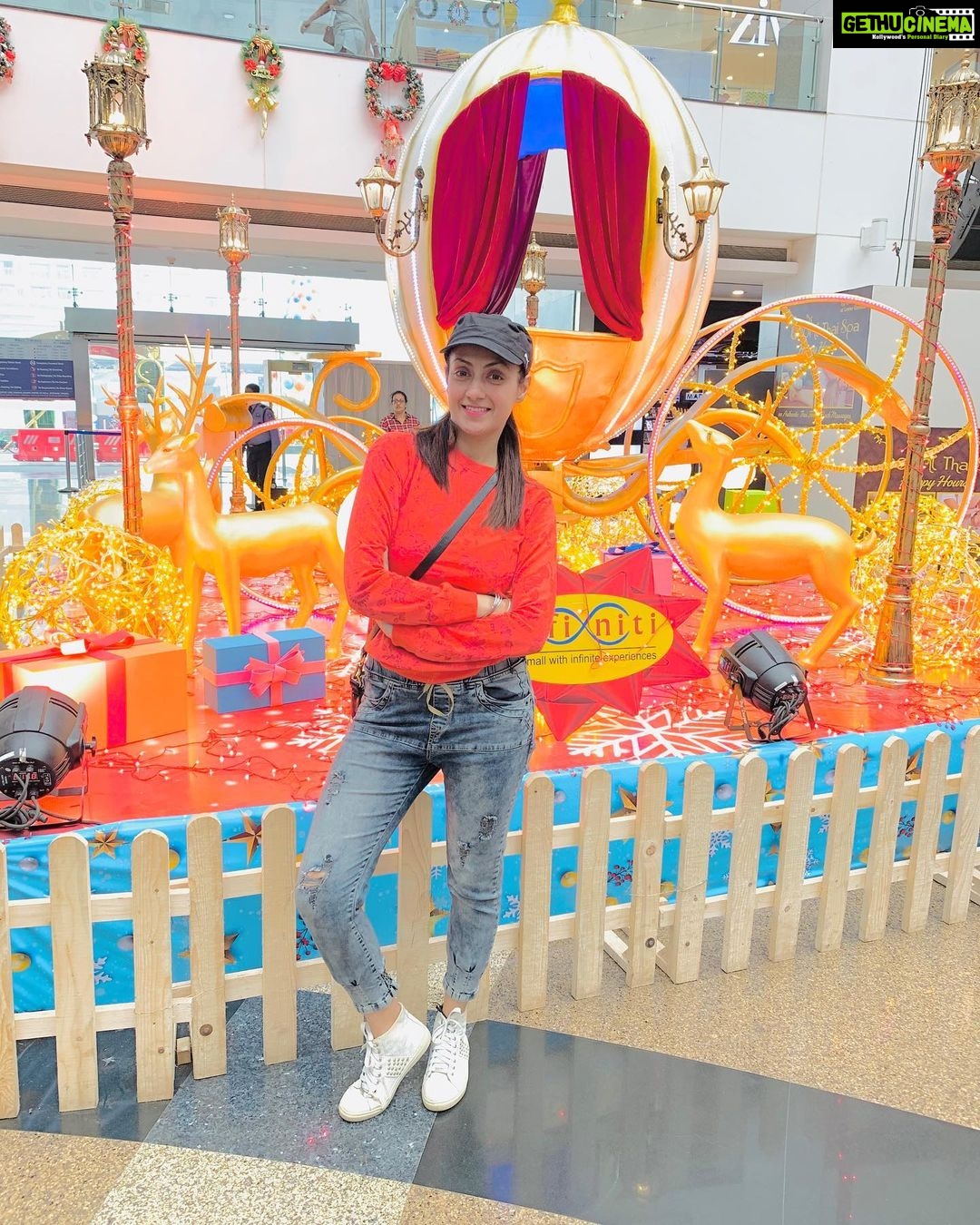 Gurleen Chopra Instagram - May Santa Claus 🎅 bring everything you wished for 🎁 MERRY CHRISTMAS 🎄 everyone Infinity 2 Cinemax Malad