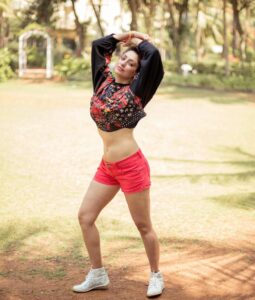 Gurleen Chopra Instagram - Fitness is like a relationship. You can’t cheat and expect it to work. 🏋️‍♀️🏃‍♀️