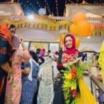 Gurleen Chopra Instagram - Gurpurab diya lakh lakh vadhiya .... guru nanak Dev ji sab di manokamna pooria karn 🙏🏻 Gurudwara Sri Guru Singh Sabha, 4-Bunglows, Andheri West, Mumbai