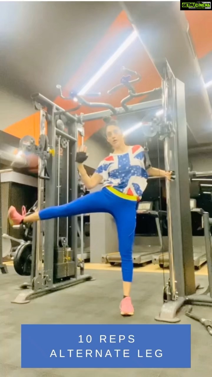 Gurleen Chopra Instagram - MAIN EXERCISE TIP FOR LOVE SIDE LOVE HANDLES. Burn your excess fat and love handles before you get health risks. Excercise and diet are the two main important factors to burn the extra fat. For more videos, comment with #counsellingwith.gc CONTACT team @Counsellingwith.gc @igurleenchopra . . . . . . . . . #lovehandlestips #lovehandlesexercises #sidelovehandles #extrafat #burncalories #workoutvideo #stretchingtips #flexibilitytips #burnlovehandles #lowerabs #abdominalexercises #toneyourcore #personaltrainer #wellnesscoach #healthcoach #Bodyweightexercise #fitnesscoach #certifiednutritionist #counsellingwithgc #igurleenchopra