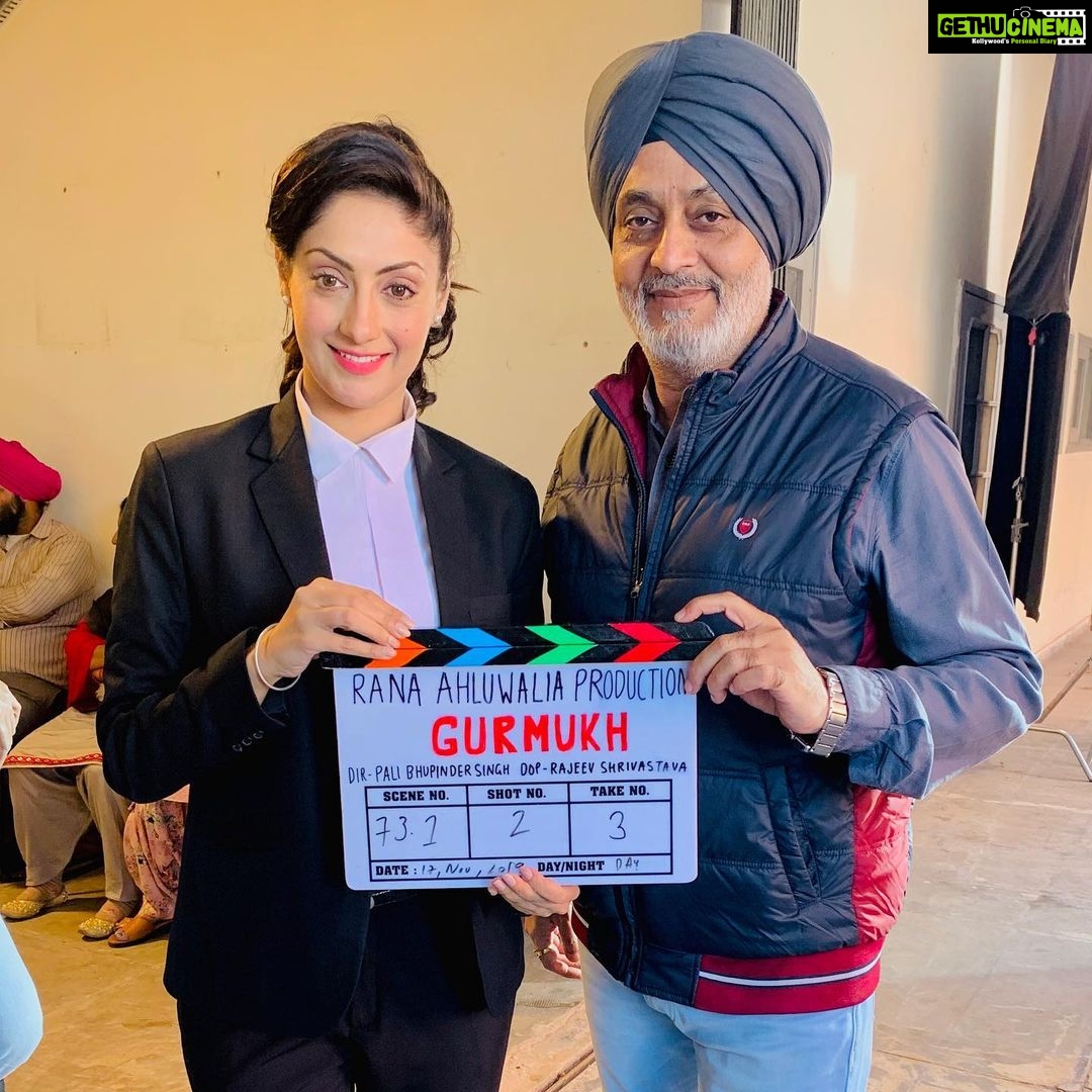 Gurleen Chopra Instagram - Thankyou so much baba ji ajj Saadi punjabi movie GURMUKH da shoot complete ho gya ππ» first time tusi mainu lawyer de role vich dekhonge thx to paliji jinna nu laga iss role nu Siraf te Siraf Gurleen hΓ© kar sakdi a.... thankyou for having so much faith in me ππ» Dara Studio