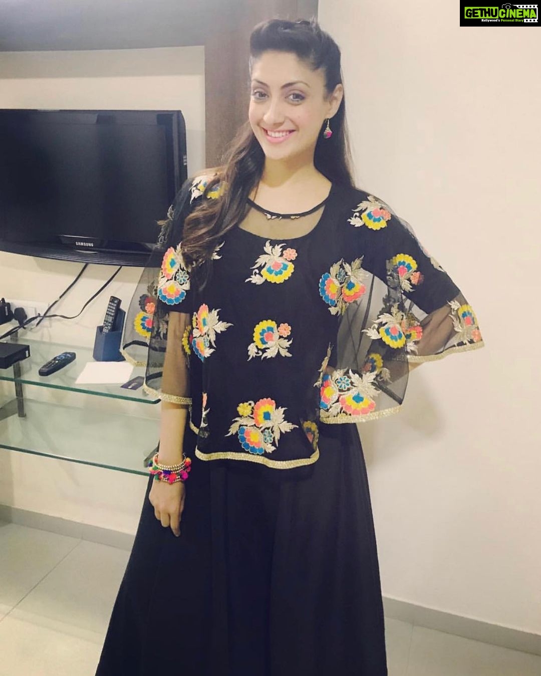 Gurleen Chopra Instagram - La le sohniya yaari,,, ve ankhian Taras giya 💫