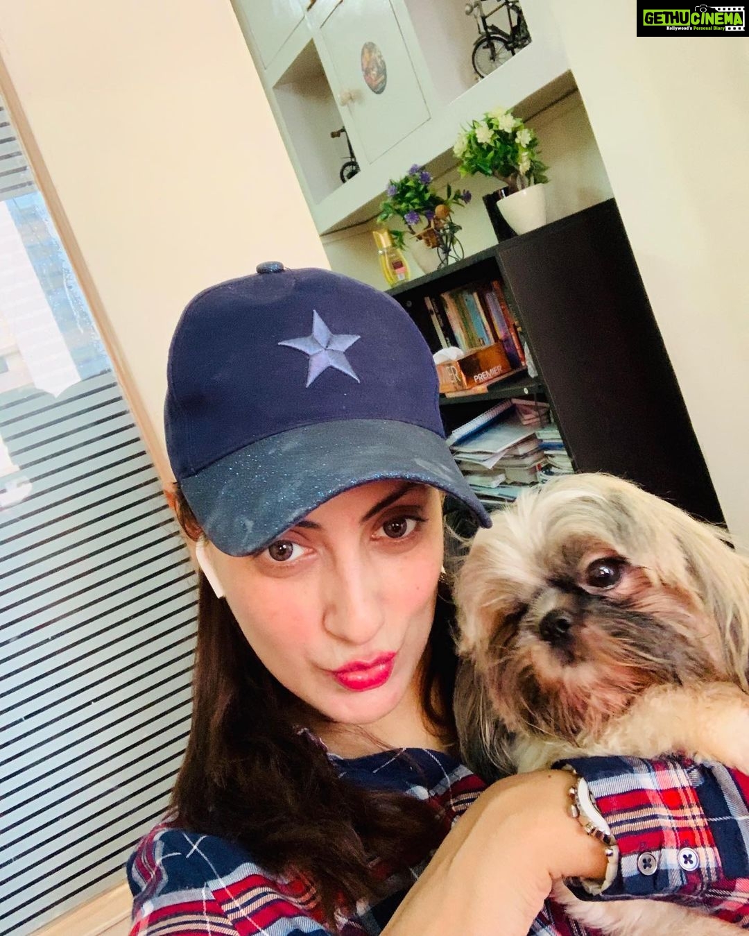 Gurleen Chopra Instagram - Who is more CUTE Me or my new boyfriend Poppins ???? shastri nagar,lokhandwala,andheri west,mumbai