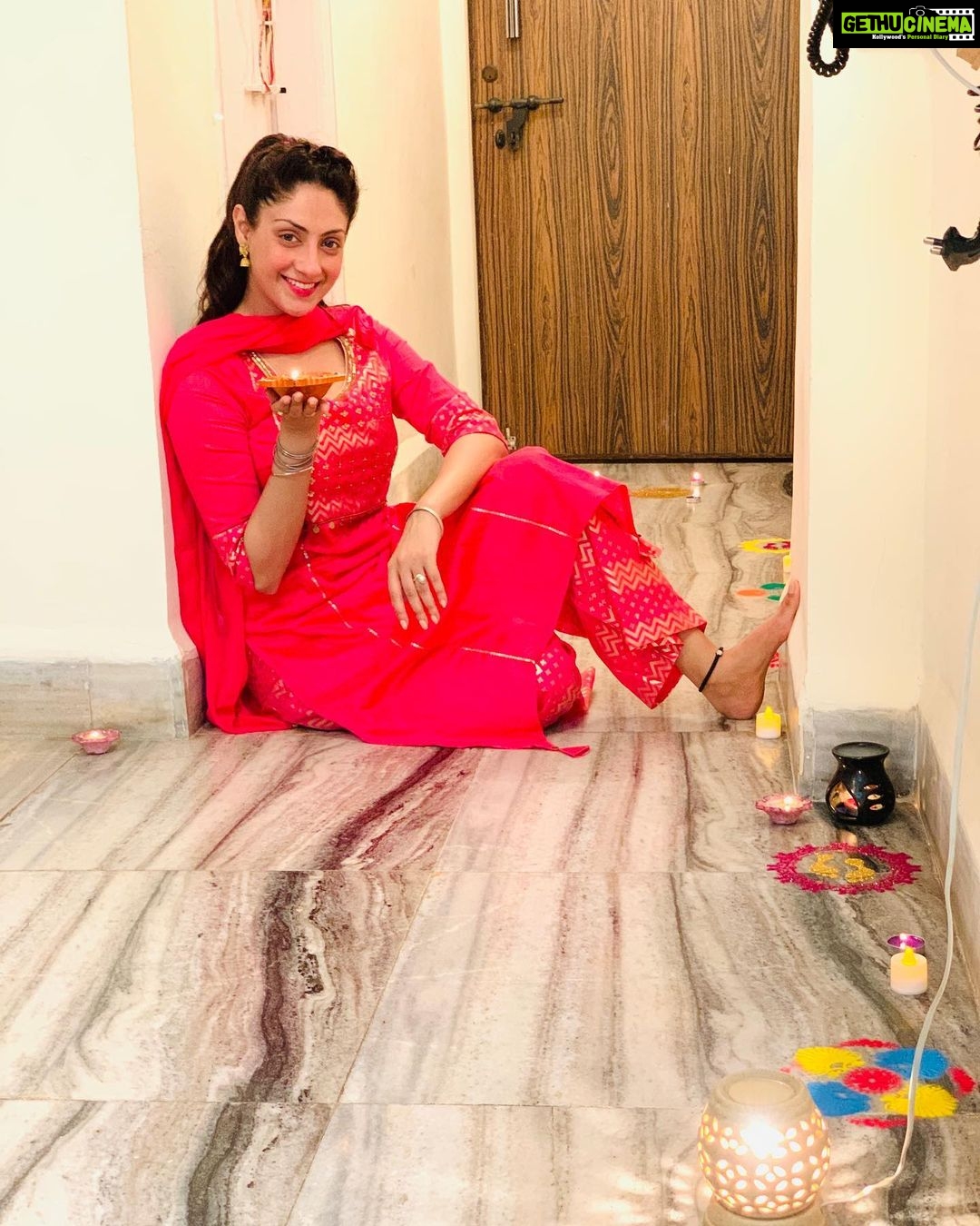 Gurleen Chopra Instagram - Diwali te bandi chhorh divas diya Bahut Bahut vadhiaya ( happy Diwali everyone ) Mumbai, Maharashtra