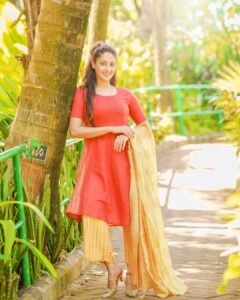 Gurleen Chopra Instagram - Jado hassdi bhelkha tera pehnda ve.. hasseya ch tu hassda.
❤️
❤️
Thanks @afamado_style for the beautiful palazzo suit 🤗
PC: @rishabhwalia5 
Edited by: @arsh._.creation 
Styled by: @white_entelope