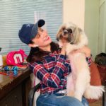 Gurleen Chopra Instagram - Who is more CUTE Me or my new boyfriend Poppins ???? shastri nagar,lokhandwala,andheri west,mumbai