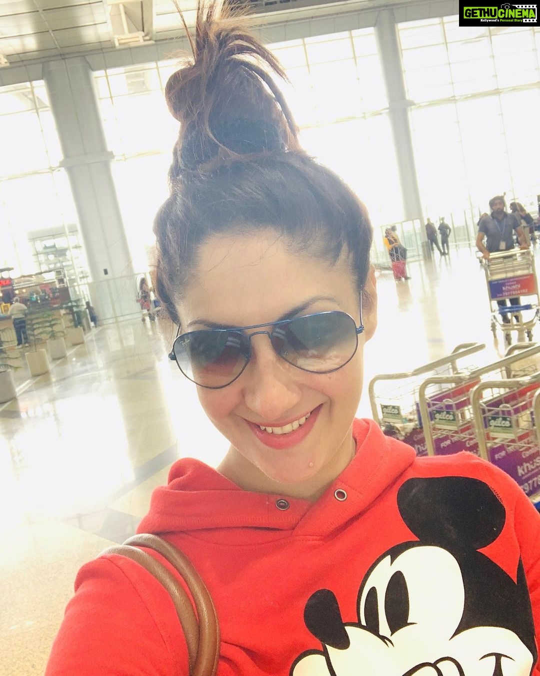 Gurleen Chopra Instagram - Pta nahi kithe jaa rahi a 🤷🏼♀️, kyu jaa rahi a 🙇🏼♀️, bus jaa rahi a ✈️ ( miss you chd ) ❤️💋🤘🏻 New Mohali International Airport