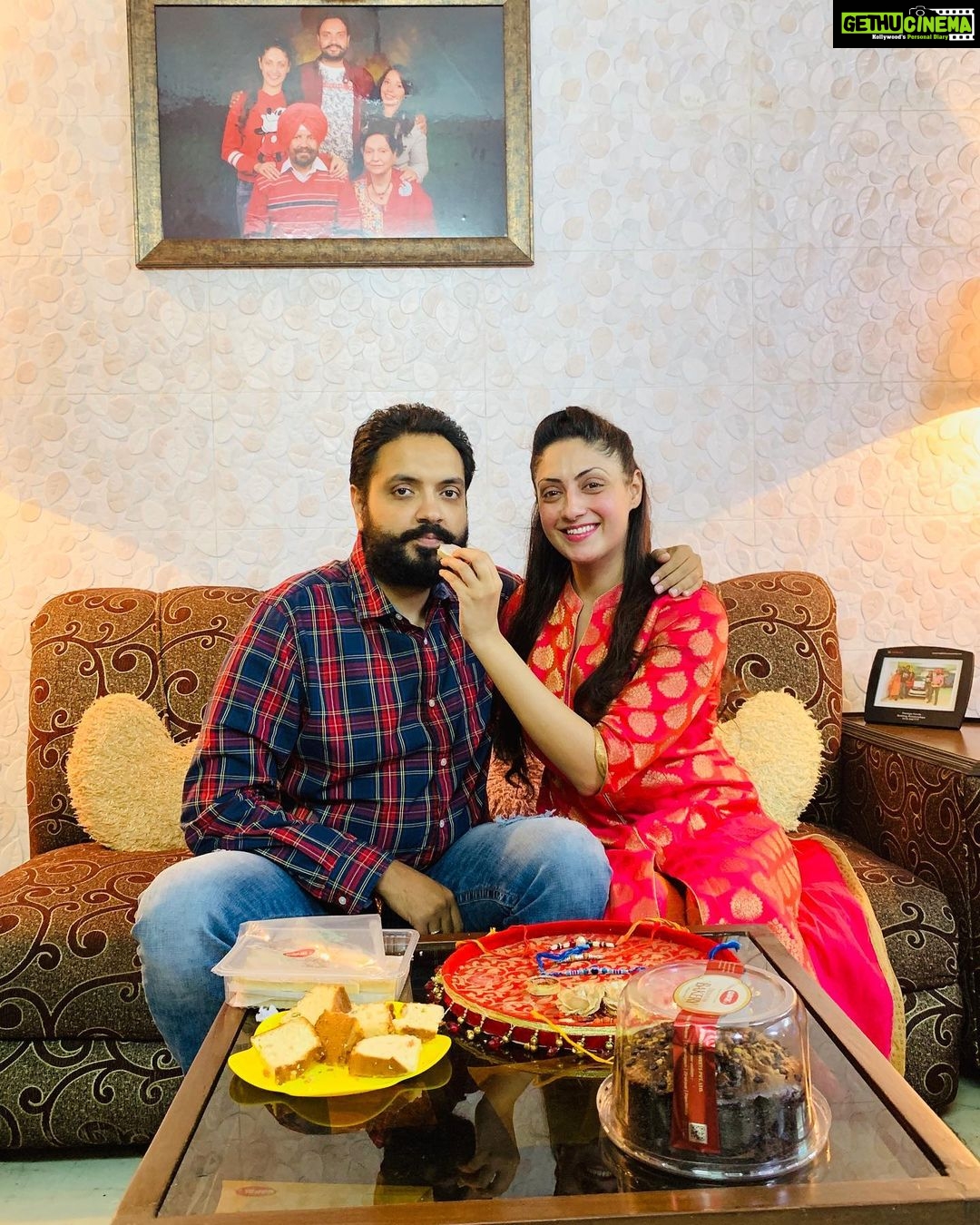 Gurleen Chopra Instagram - Dila de goorhe rishtea da tyuhaar ( RAKHRI ) sareya nu Rakhi diya Bahut Bahut mubarkaa.... Chandigarh, India