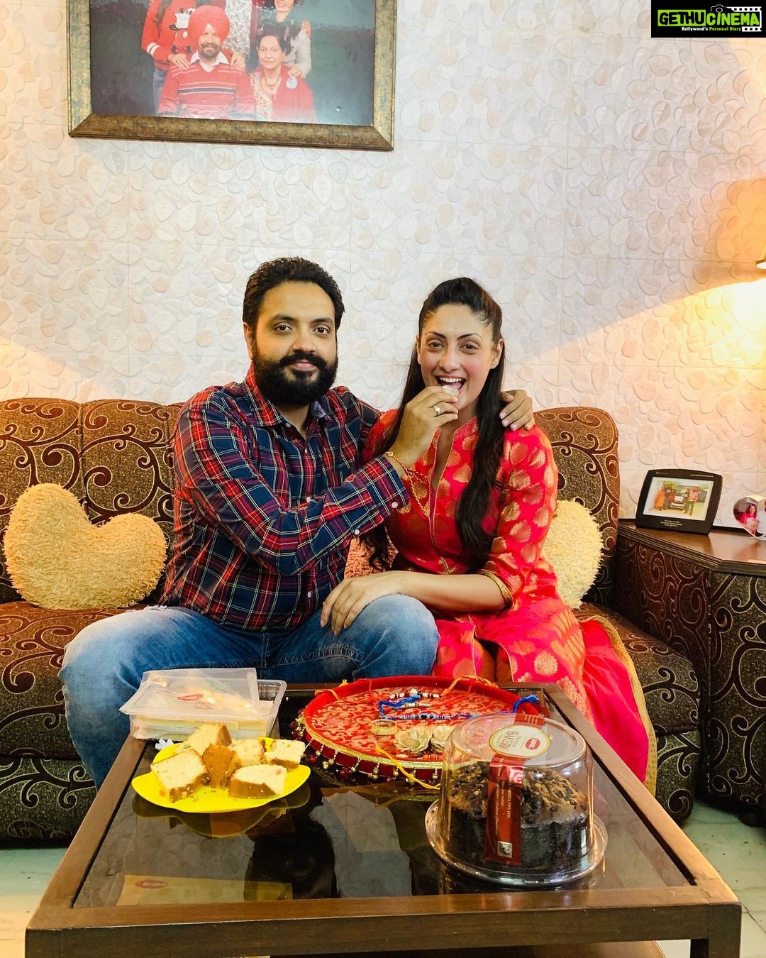 Gurleen Chopra Instagram - Dila de goorhe rishtea da tyuhaar ( RAKHRI ) sareya nu Rakhi diya Bahut Bahut mubarkaa.... Chandigarh, India