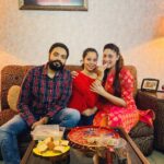 Gurleen Chopra Instagram - Dila de goorhe rishtea da tyuhaar ( RAKHRI ) sareya nu Rakhi diya Bahut Bahut mubarkaa.... Chandigarh, India