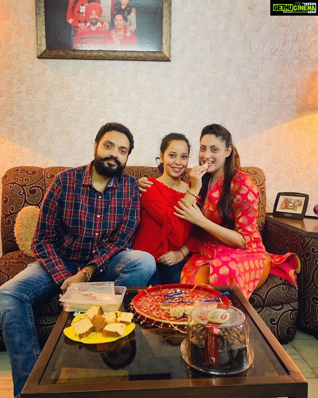 Gurleen Chopra Instagram - Dila de goorhe rishtea da tyuhaar ( RAKHRI ) sareya nu Rakhi diya Bahut Bahut mubarkaa.... Chandigarh, India