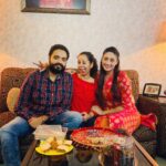 Gurleen Chopra Instagram - Dila de goorhe rishtea da tyuhaar ( RAKHRI ) sareya nu Rakhi diya Bahut Bahut mubarkaa.... Chandigarh, India