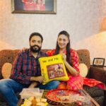 Gurleen Chopra Instagram - Dila de goorhe rishtea da tyuhaar ( RAKHRI ) sareya nu Rakhi diya Bahut Bahut mubarkaa.... Chandigarh, India