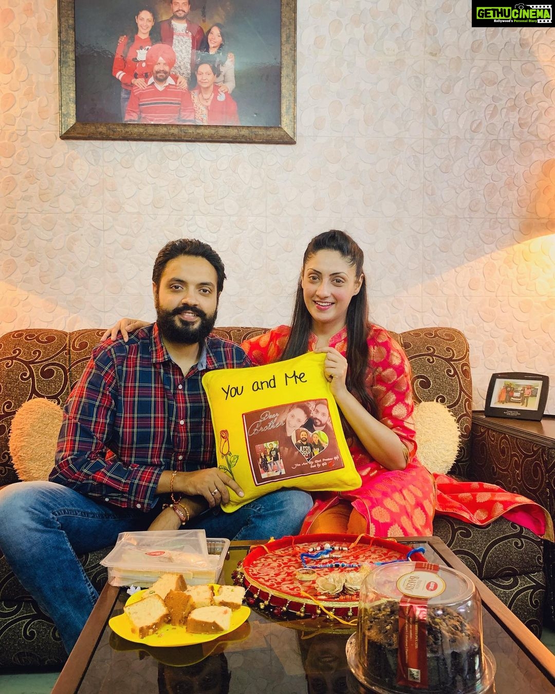 Gurleen Chopra Instagram - Dila de goorhe rishtea da tyuhaar ( RAKHRI ) sareya nu Rakhi diya Bahut Bahut mubarkaa.... Chandigarh, India