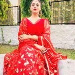 Gurleen Chopra Instagram - Tum ao to EID ho jaye 🌙 ( EID MUBARAK ) . . . . . . . . . Pic credit @white_entelope . . . . . . . . . #eidmubarak #happyeid #eidoutfit #lehnga #nomakeup #eidfestival #eid_mubarak #festival #spreadlove #love #care #respect #happiness #togetherness #bollywood #bollywoodactress #gurleenchopra #eid2019 Mumbai, Maharashtra