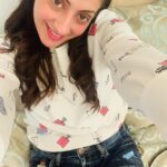 Gurleen Chopra Instagram - Maaye meriye ni mainu barra chaa, do gutta kar meriya 🦋 ( school girl look ) . . . . . . . #enjoylife #lovelife #enjoyurowncompany #bff #nofriends #happysoul #happybabe #lifeisbeautiful #dreams #goals #career #gymlover #bollywoodactress #igurleenchopra #schoolgirl Burjuman Mall Bur Dubai