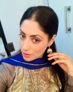 Gurleen Chopra Instagram - Punjabi suit is my all time fav... thankyou so much noor @designer_noor14 ehni pyari look den lai💋 🎹🎼🎤🎧🎬 for our upcoming punjabi movie PARINDEY 🎬