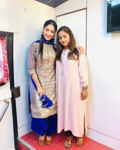 Gurleen Chopra Instagram - Punjabi suit is my all time fav... thankyou so much noor @designer_noor14 ehni pyari look den lai💋 🎹🎼🎤🎧🎬 for our upcoming punjabi movie PARINDEY 🎬