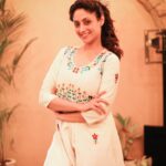 Gurleen Chopra Instagram - Mere nakhre thore jahe jago vakhre.. pehla dil picho jaan mang de.. 💕 . . . . . Khadi outfit from @fashionfloorindia isn't it beautiful? Versova, Mumbai