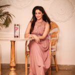 Gurleen Chopra Instagram - Making most of the Monday. Outfit from @sheinofficial #SHEIN #sheingals Search ID: 592921 Buy this 👗 using my code GurlenQ2 and get discount worth 200 on orders over 2000. Link: http://bit.ly/2J35KqR . . . Styled by: @white_entelope MUA: @archanabodgan Pic credit 📸 @rohit_rajputtar Edit By: @paritosh_music Mezze - All Day Cafe & Bar