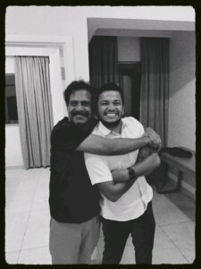 Guru Somasundaram Instagram - Thalapathy Basil with his Thalavedana👻

 #superdirector #basil #siri #precioushuman #againsiri
#minnalmurali