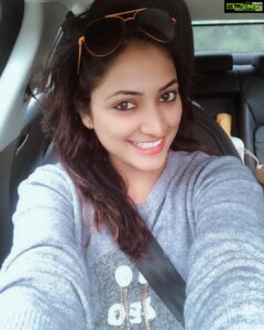 Hariprriya Instagram - Here is my favorite video song from #Lifejotheondhselfie ❤️ Movie releasing in this month and Wil be announcing the date soon 😬💃🏻 https://youtu.be/9-s3X191c0c