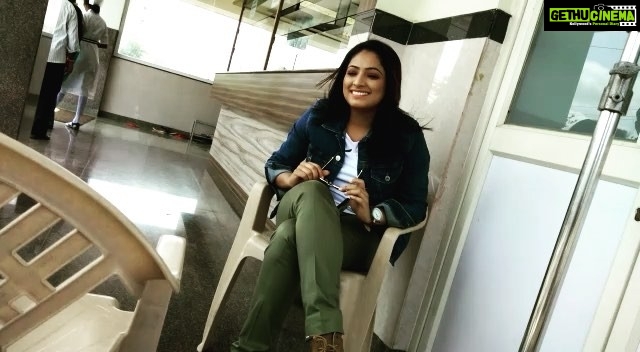 Hariprriya Instagram - Was trying to converse with this person .... donno why he was trying to run away 🤣 Video credits - @tarangavishwa 🤪