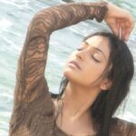 Hariprriya Instagram - “Keep your face to the sun and you will never see the shadows” 😎