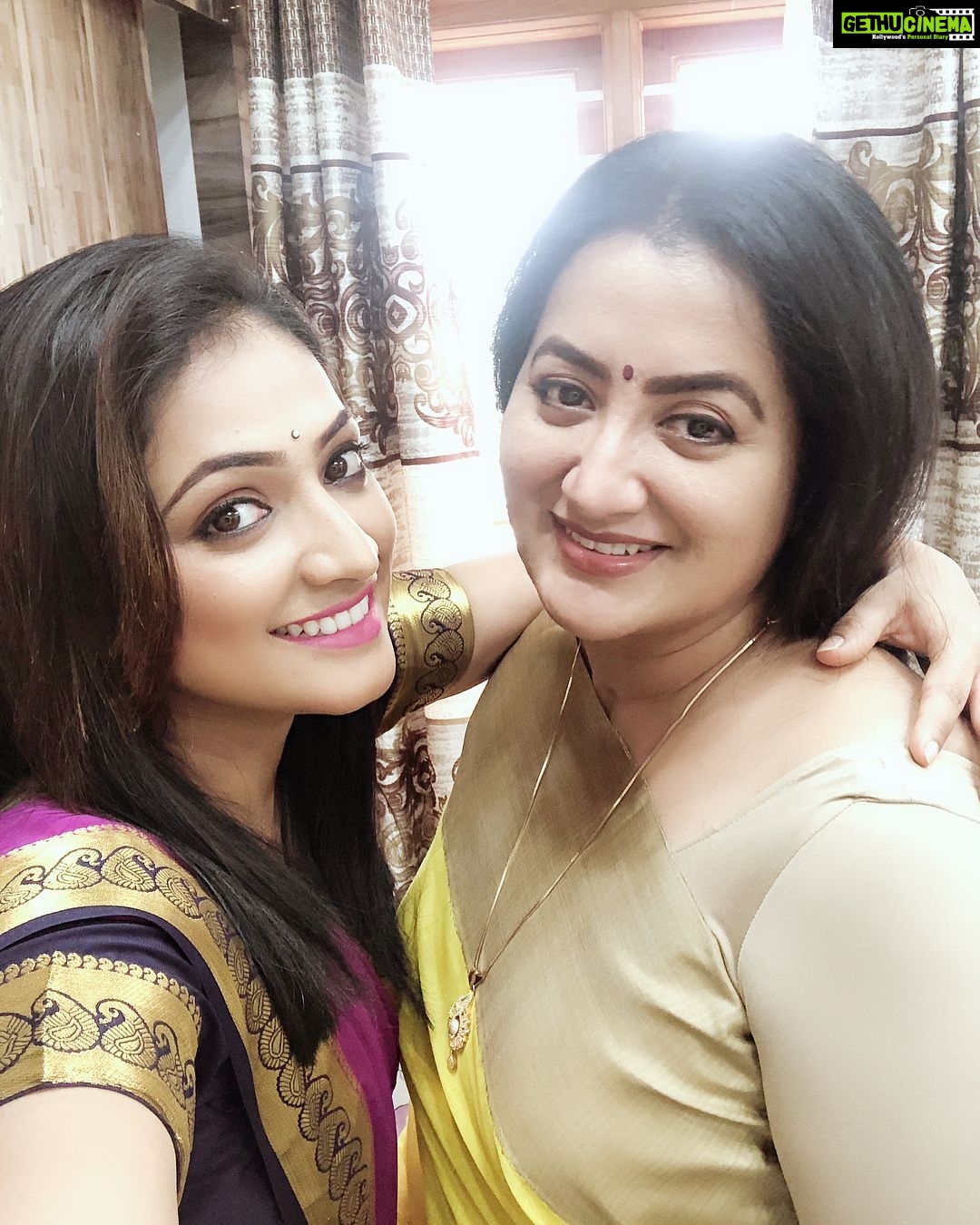 Hariprriya Instagram - Yes, Itβs a wrap for D/O Parvathamma π¬ It was wonderful working with u mam ππ€ and thanks for being so warm π€ You are my most favourite onscreen-mom β€οΈ