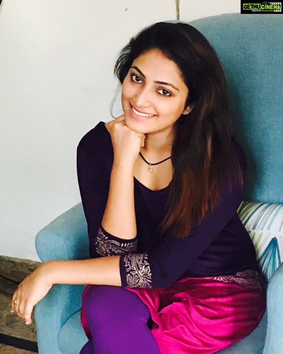 Hariprriya Instagram - #HappyUgadi guys 😇💐 Sorry for the late wishes 🙈Was caught up with family and friends in festival celebrations 😬 Hw did u all celebrate???!!! 😃