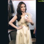 Hariprriya Instagram - Sunday, Monday,everyday... Wake✨. Sparkle✨. Slay✨ 😎