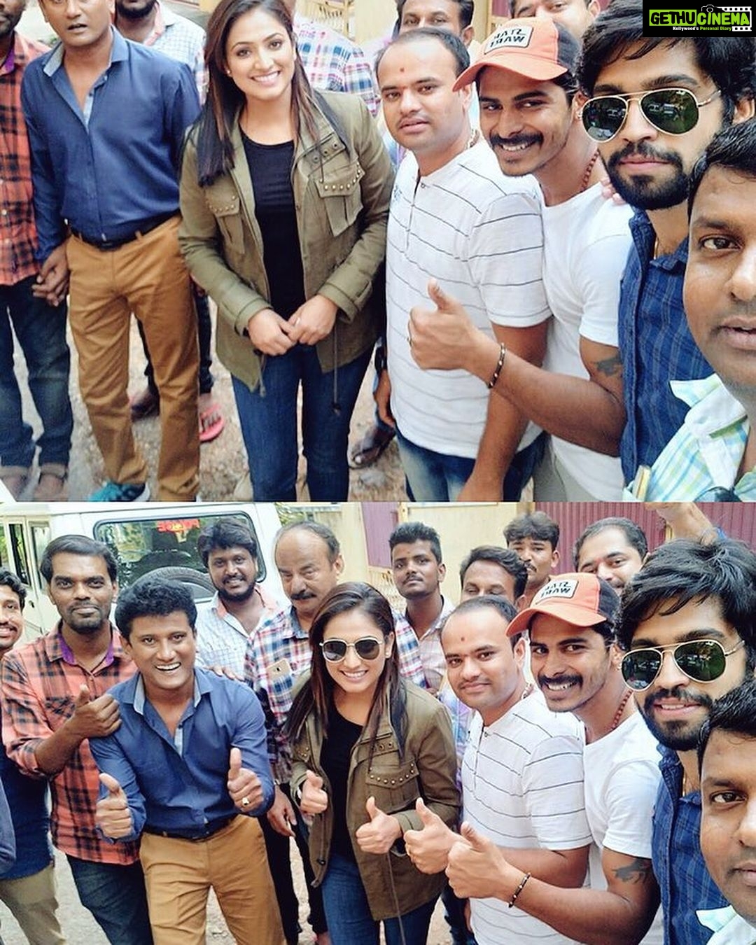 Hariprriya Instagram - Thanks for making my journey so special, team 🤩 ... shoot in progress 😄 #25thKannadafilm #HariprriyaDiaries #fortheloveofcinema