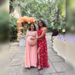 Hariprriya Instagram – Wishing mom-to-be @nimmaamulya a wonderful motherhood!! So excited for you! Waiting for the little one to arrive. 🤗🤗🤗