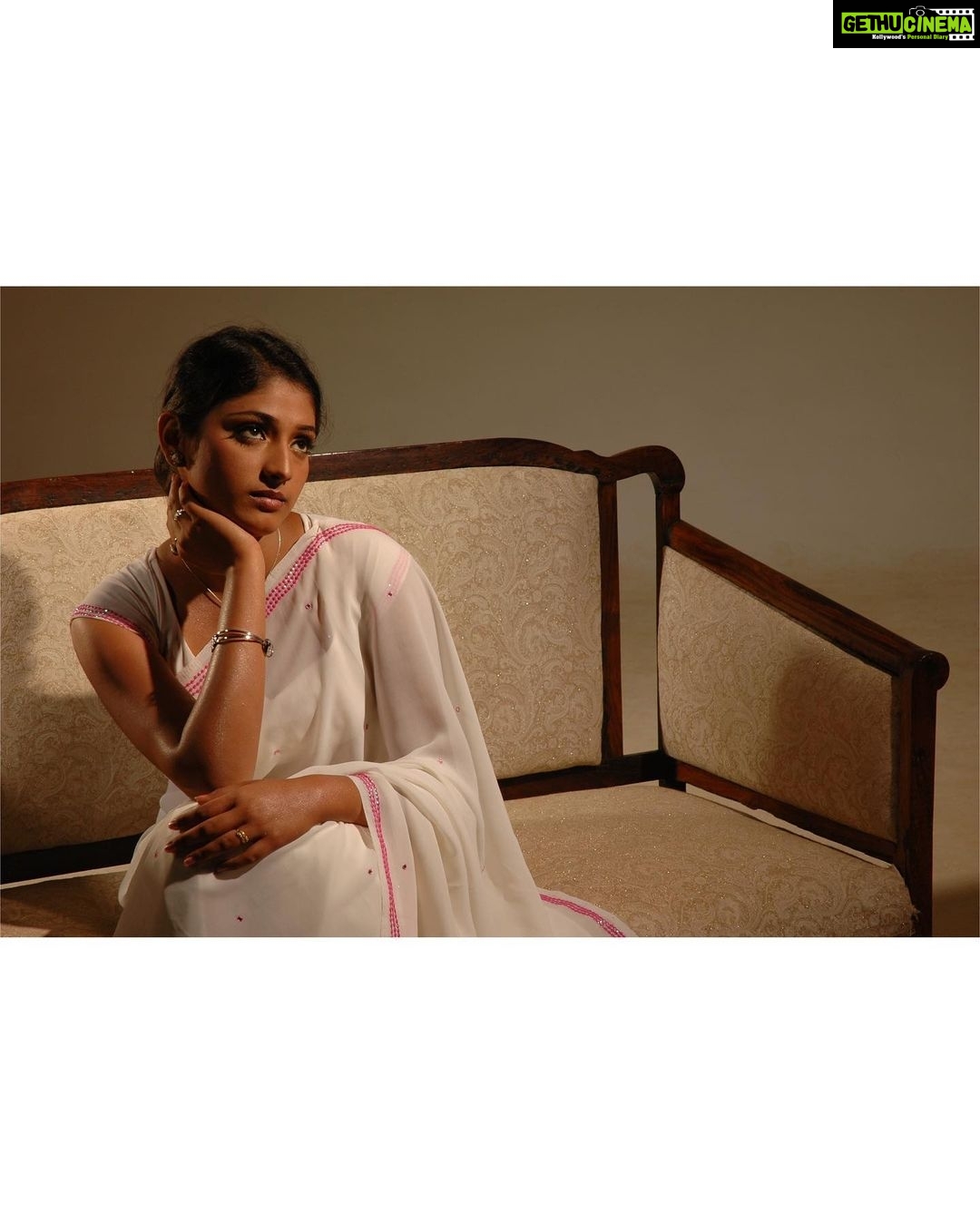 Hariprriya Instagram - Waiting for the pandemic to end has got me yearning for hopeπ§π»ββοΈ Let's not lose hope and stay strong until we bounce back even stronger ππ #tuesdaymotivation #tuesdayvibes #stayhomestaysafe