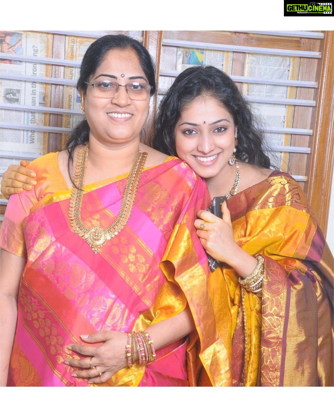 Hariprriya Instagram - The world knows what you mean to me, my mentor, my guide, best friend, soul sister, travel partner, partner-in-crime, tattoo partner.. You're the best 🥰 I am small piece of what you are.. Thank you for all the values you instilled in me. Love you and happy Mother’s Day to you and all the wonderful mothers out there! ❤️❤️ Sample of how I irritate my mom.. Coming soon. Stay tuned! 😜 Swipe left for more pics 👉 #MothersDay #mothersday2021