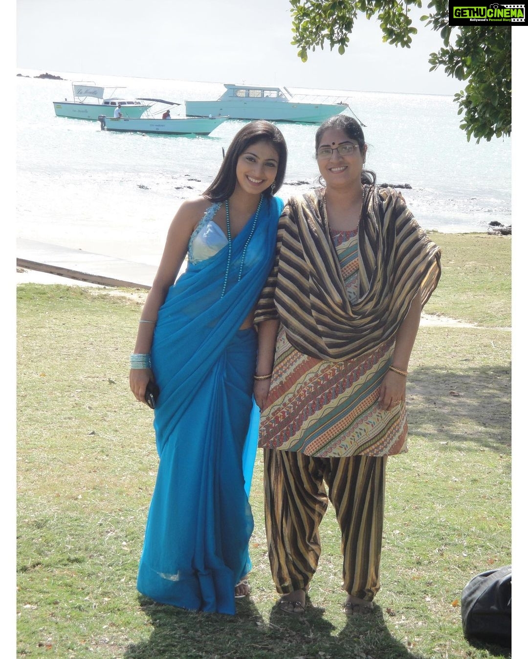 Hariprriya Instagram - The world knows what you mean to me, my mentor, my guide, best friend, soul sister, travel partner, partner-in-crime, tattoo partner.. You're the best 🥰 I am small piece of what you are.. Thank you for all the values you instilled in me. Love you and happy Mother’s Day to you and all the wonderful mothers out there! ❤️❤️ Sample of how I irritate my mom.. Coming soon. Stay tuned! 😜 Swipe left for more pics 👉 #MothersDay #mothersday2021