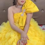 Hariprriya Instagram - Your heart knows when it's time for some #yellow 💛 #itslikethat #fashionista