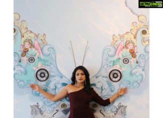 Hariprriya Instagram - Just when the caterpillar thought the world was over, it became a butterfly 🦋🤩 Never give up! 💜🥰 #motivationmonday. Styled by : @aayeshaa.mariam photography by : @tharun_rudra_n