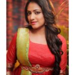 Hariprriya Instagram - ಬಣ್ಣನೆಗೆ ಸಿಗದ ಬಣ್ಣನೇ ಕೆಂಪು ❤️ #MondayMood #ethniclove MUA - @artistryby_priyankaharish Jewels - @renymyjewels Designer - @sriaandesigner Photography- @pavenfotography