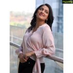 Hariprriya Instagram - “Your Monday morning thoughts set the tone for your whole week” 🥰🤩 Styled by : @aayeshaa.mariam photography by : @tharun_rudra_n #MondayThoughts #mondaymotivation Bengaluru