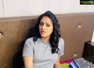 Hariprriya Instagram - Nothing can match the confidence boost that a special dress gives you 💃🤩❤️ #WednesdayMotivation #outfitoftheday #switchitup