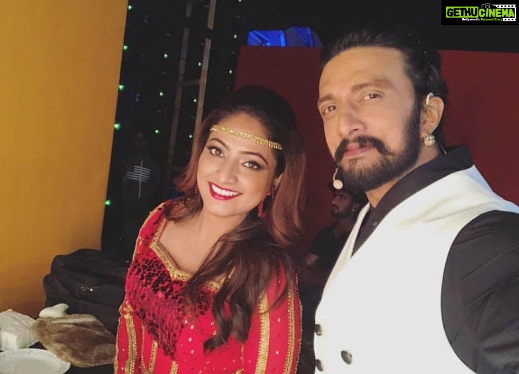 Hariprriya Instagram - My hearty wishes to the sweet and wonderful actor @kichchasudeepa sir for completing 25 glorious years in the industry 🤩 Proud to see you reach this milestone in style, with #VikrantRona launch at #BurjKhalifa Keep inspiring everyone and make us even more proud 😍 #VikrantRona #VikrantRonaOnBurjKhalifa #25YearsOfSudeepism