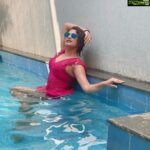 Hariprriya Instagram - Life is cool by the pool! 😎❤️ #Swimming #ChillingLife #goa #goadairies Goa