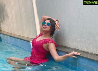 Hariprriya Instagram - Life is cool by the pool! 😎❤️ #Swimming #ChillingLife #goa #goadairies Goa
