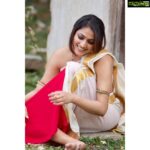 Hariprriya Instagram - In a world full of trends, I want to remain a classic 🥰 #WeekendGlow #SaturdayVibes #WeekendMood #sareelove